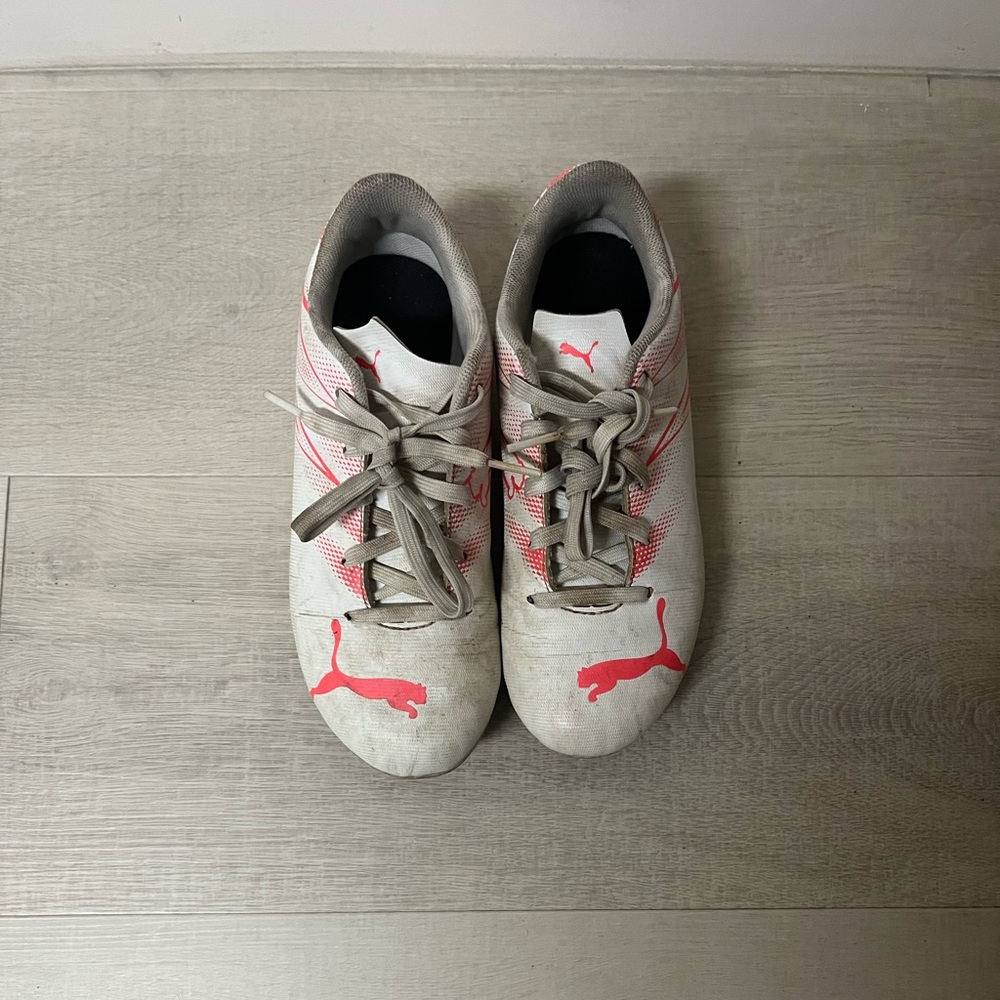 Puma Kids White and Pink Soccer Cleats